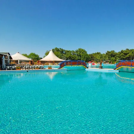 Locazione Turistica Borsetti.12 Holiday home *